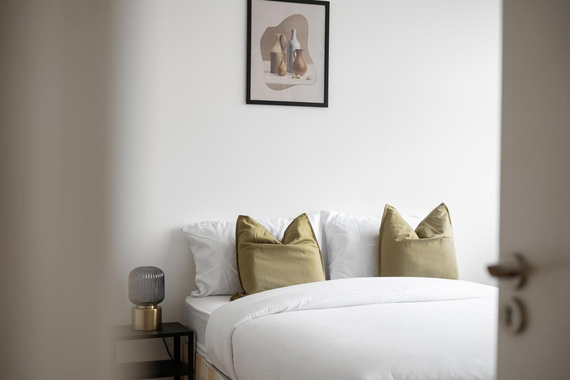 Livestay-Modern Apartments Building In Aylesbury Ейлсбъри Екстериор снимка